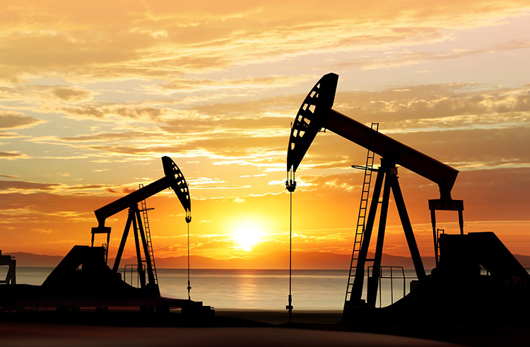 Brent crude prices changed slightly, but supply disruptions and recession worries traders