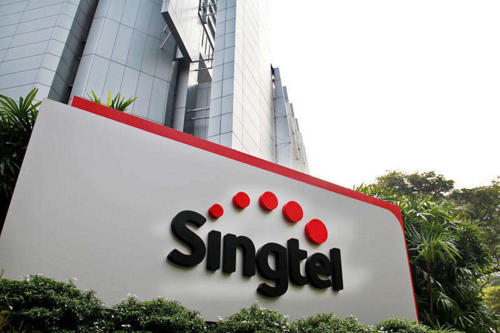 Singtel shares dip over 1% amidst Optus stake sale reports