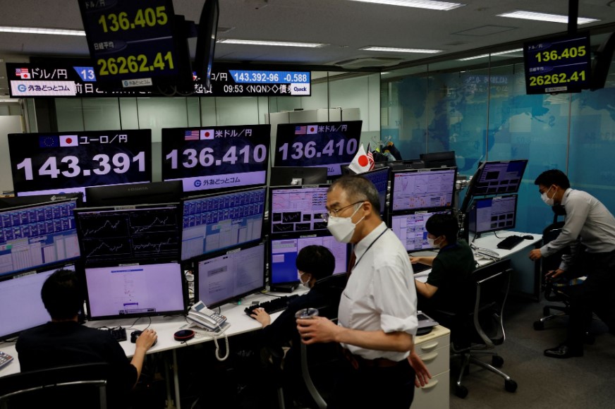 Yen falls after BOJ decision delay; European stock futures climb