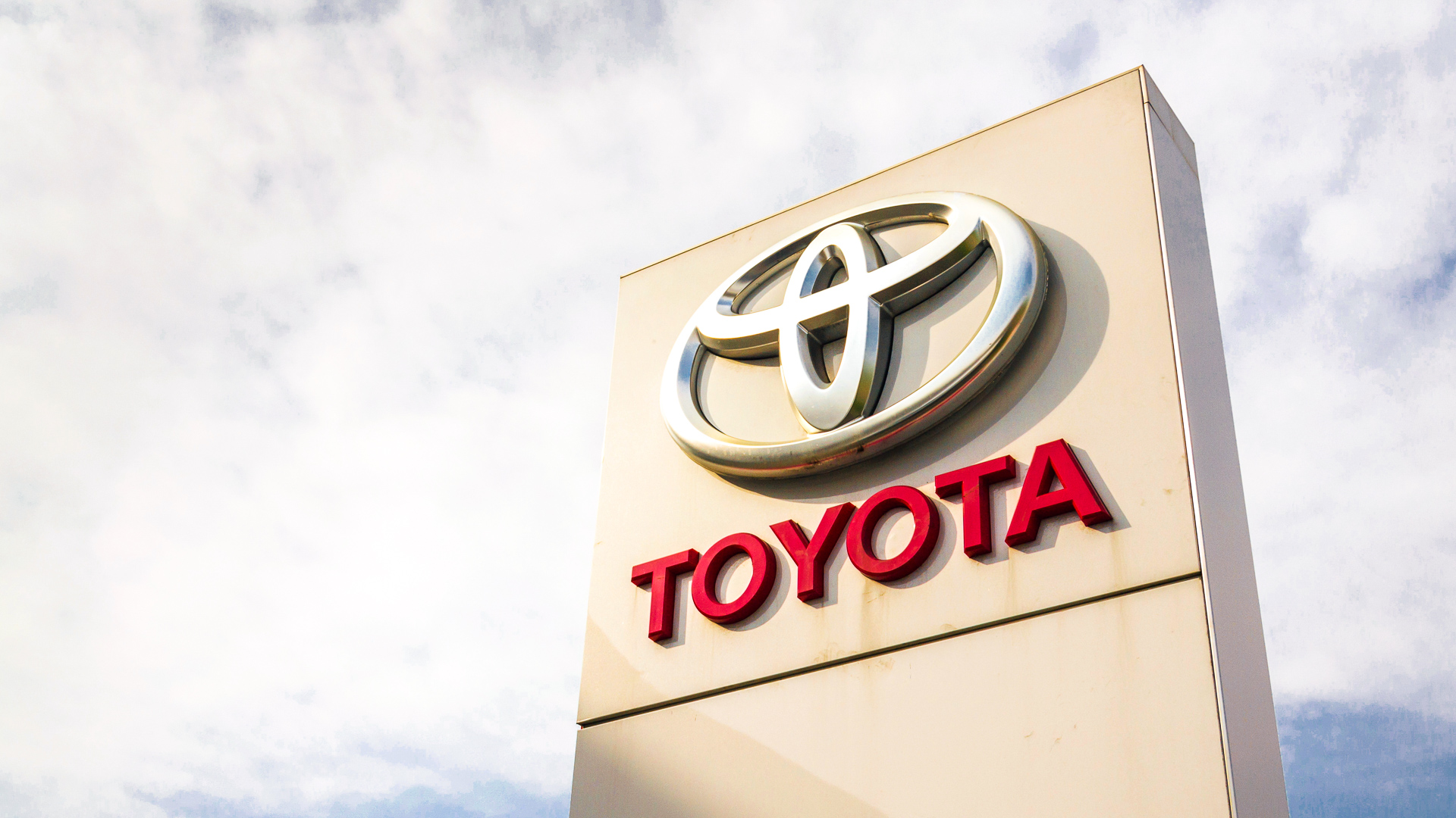 Toyota buys back ¥806.8 billion in shares from banks and insurers