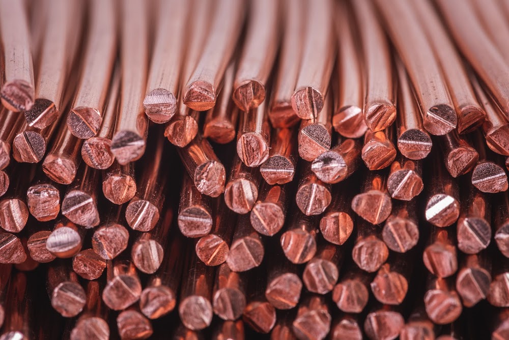 Copper falls below $9,000 as dollar strengthens, China demand uncertain