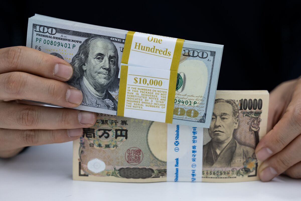 Yen weakens to 155 against dollar: Japan considers intervention amid rising risks