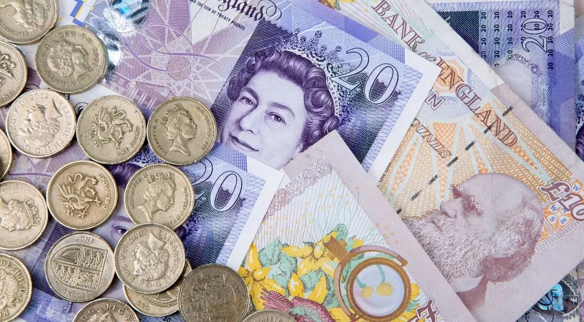 Pound falls to weakest level since 2023 amid UK market turmoil