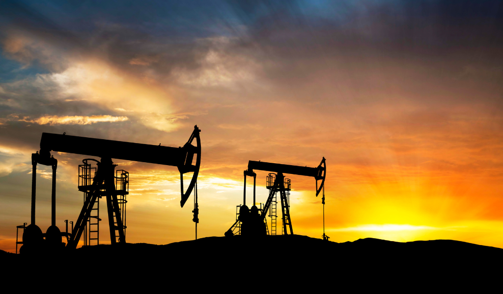 Oil swings as Iran nuclear deal uncertainty weighs on market